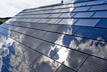 Первая крыша из солнечной черепицы Bender SunWave вышла в продажу в Швеции